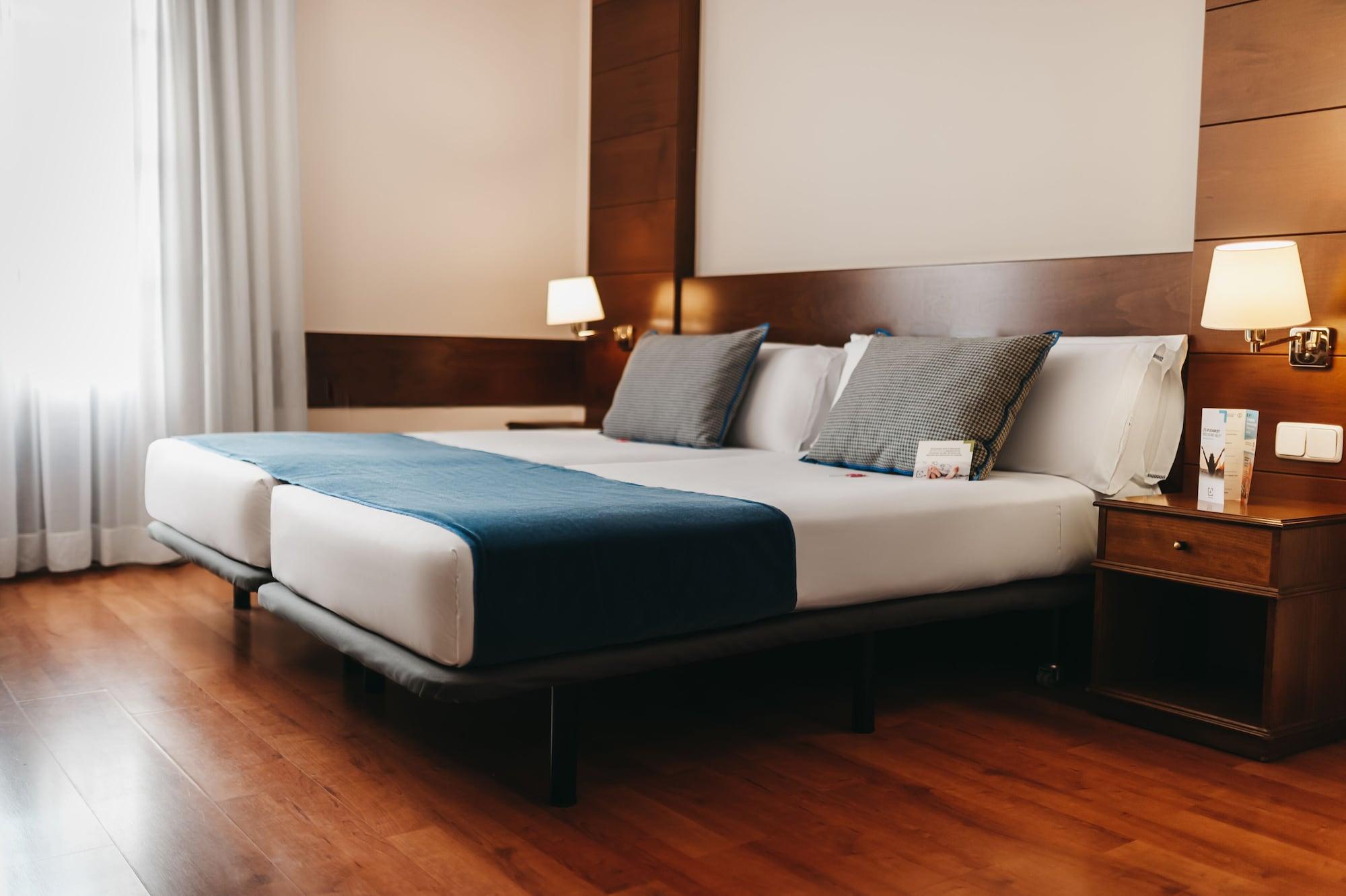 Oriente Atiram Hotel Барселона Екстериор снимка