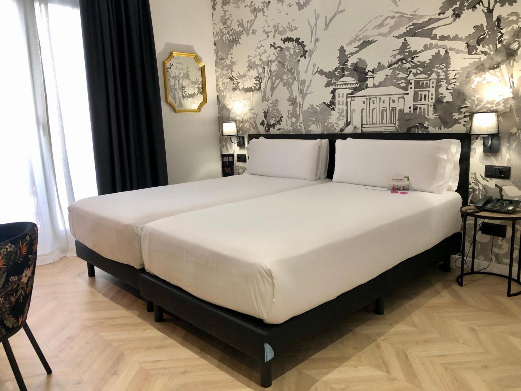 Oriente Atiram Hotel Барселона Екстериор снимка
