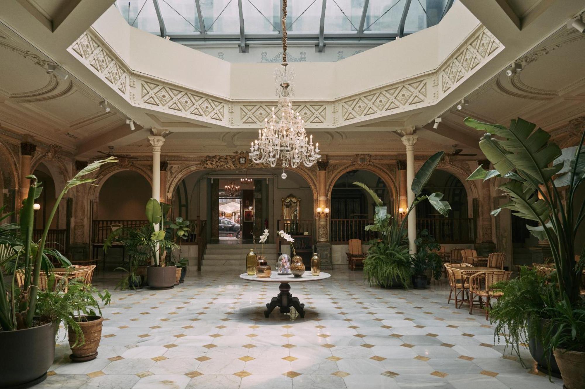 Oriente Atiram Hotel Барселона Екстериор снимка