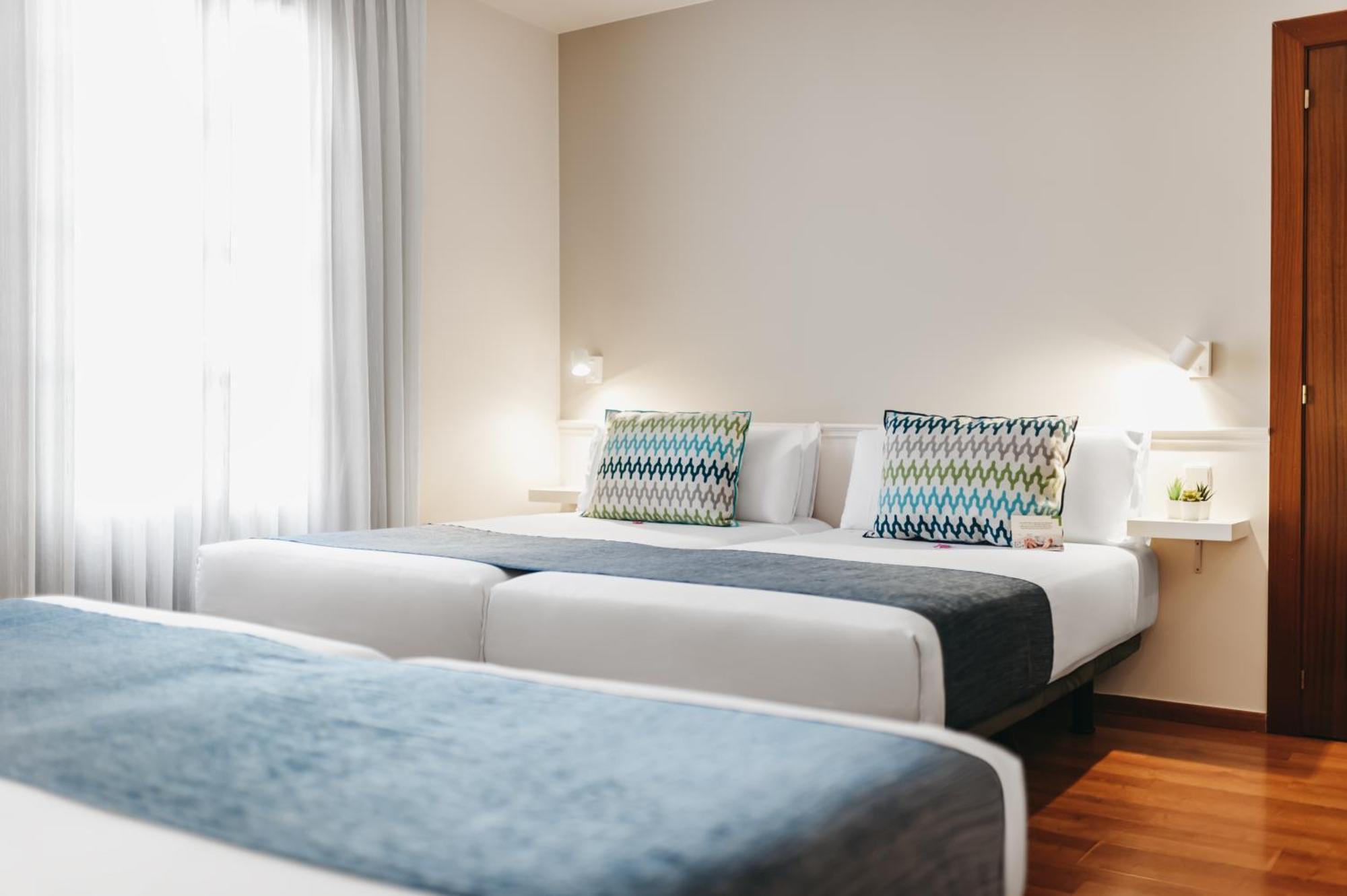 Oriente Atiram Hotel Барселона Екстериор снимка