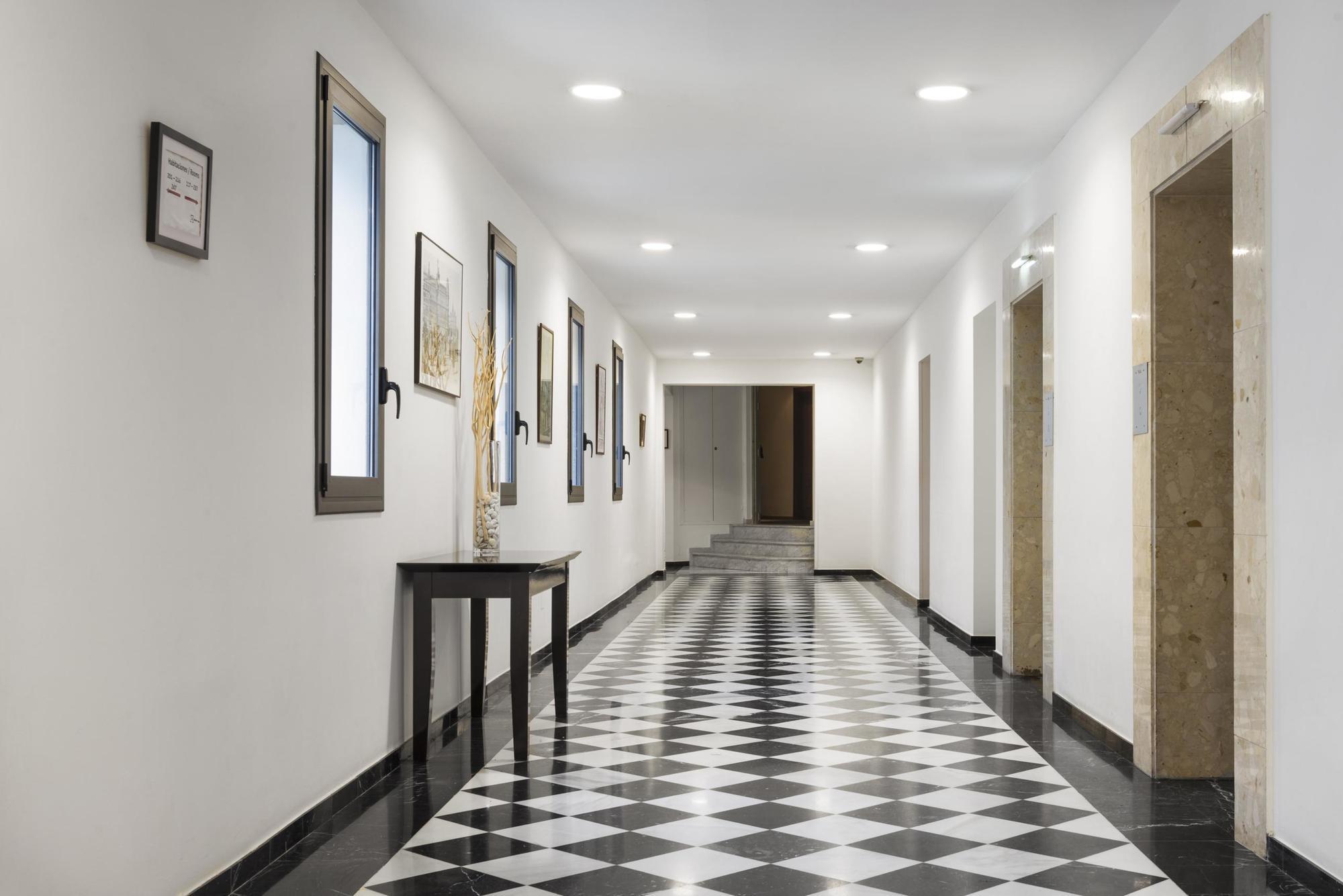 Oriente Atiram Hotel Барселона Екстериор снимка