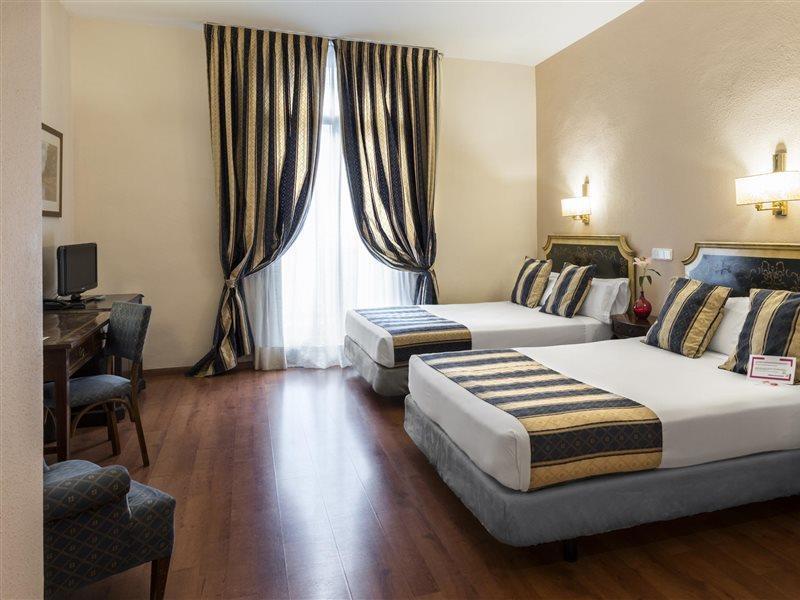Oriente Atiram Hotel Барселона Екстериор снимка