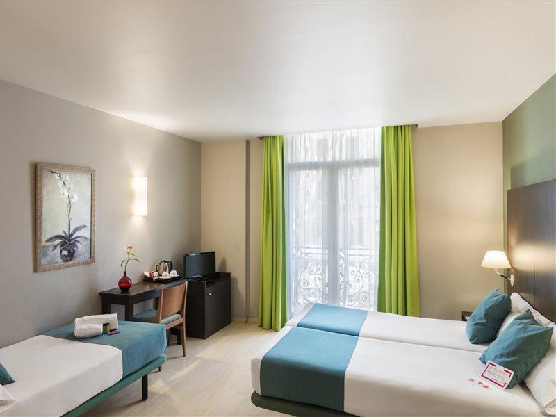 Oriente Atiram Hotel Барселона Екстериор снимка