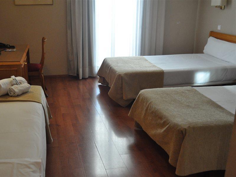 Oriente Atiram Hotel Барселона Екстериор снимка