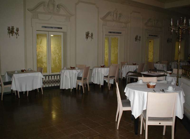 Oriente Atiram Hotel Барселона Екстериор снимка