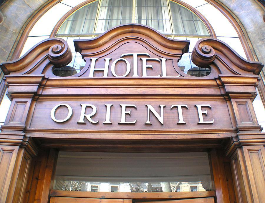 Oriente Atiram Hotel Барселона Екстериор снимка